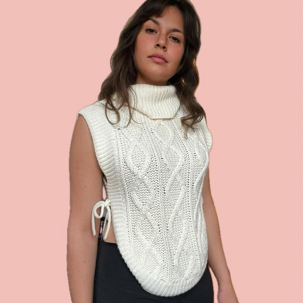 🧡 2 for 10$ Jacqueline Riu Sleeveless Turtleneck Sweater Vest - Open-Side Design